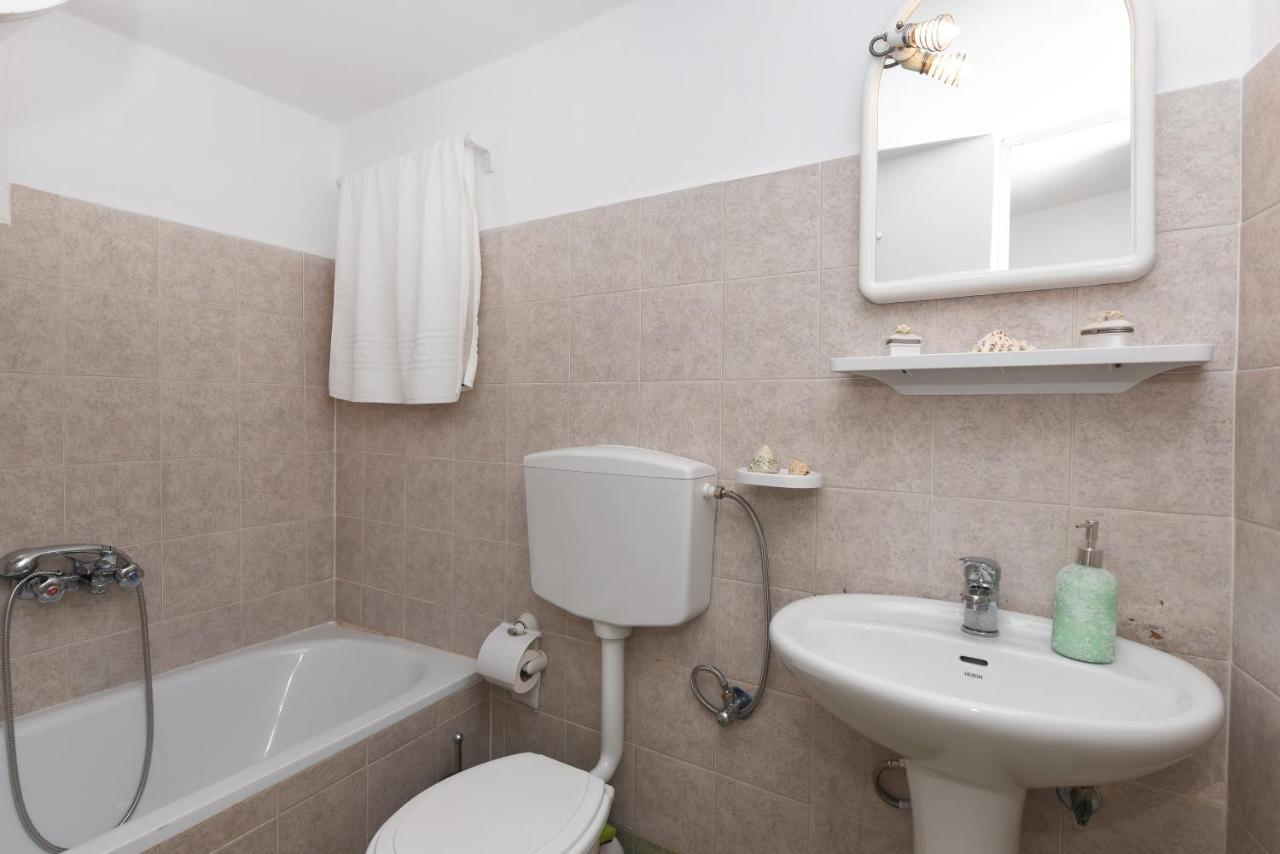 إرموبولّي Helen'S Apartment المظهر الخارجي الصورة